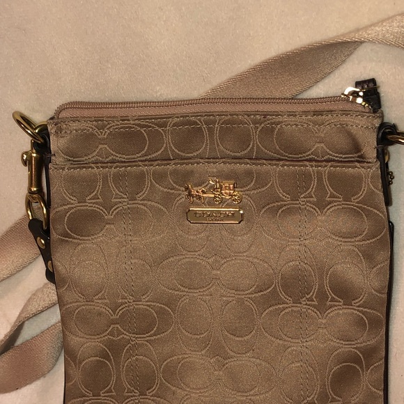 Coach Handbags - Vintage Coach Crossbody